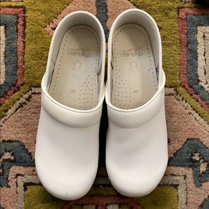 White dansko clogs